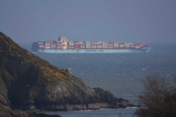 28 March 2020 - 15-17-51 
Container ship Maersk Iowa, all 292.08 metres of her. She departed from Bremerhaven but with 'destination unknown". I hope the captain knows.
----------------
Container ship Maersk Iowa passes Dartmouth, Devon